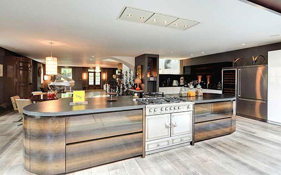 Showcase Of Beautiful And Overwhelming Large Luxury Kitchens 9